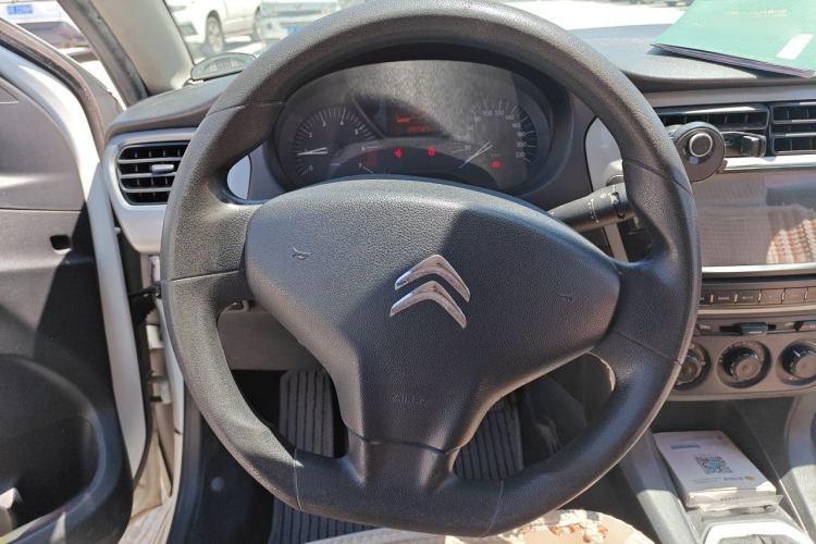 Used Citroen Elysee 2015 Zhishang Edition 1.6L Manual Fashion Model Steering Wheel