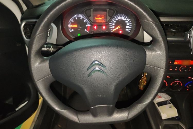 Used Citroen Elysee 2015 Zhishang Edition 1.6L Manual Fashion Model Steering Wheel
