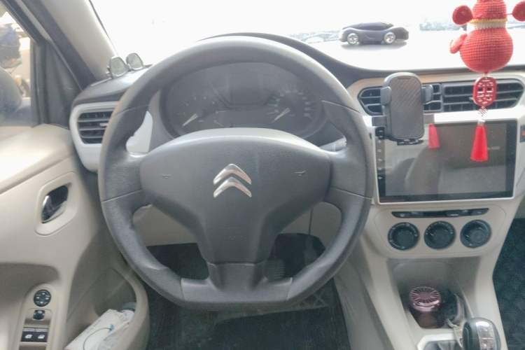 Used Citroen Elysee 2015 Zhishang Edition 1.6L Manual Fashion Model Steering Wheel