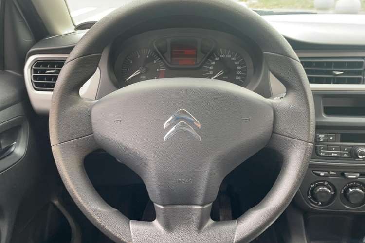 Used Citroen Elysee 2015 Qishang Edition 1.6L Automatic Fashion Model Steering Wheel
