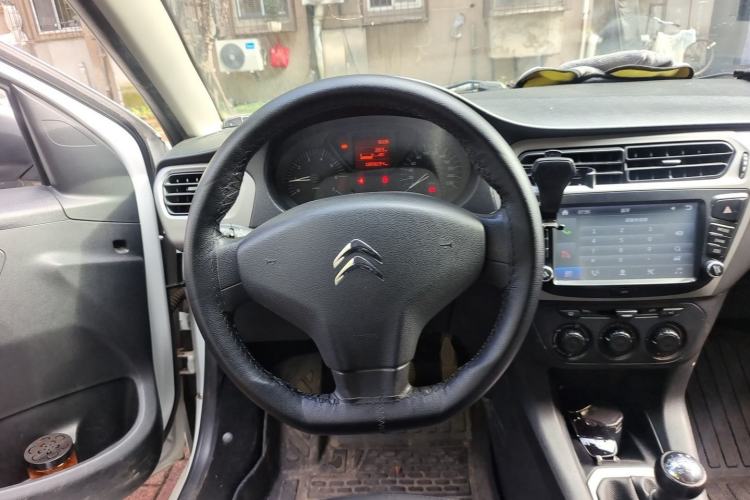 Used Citroen Elysee 2015 Zhishang Edition 1.6L Manual Fashion Model Steering Wheel