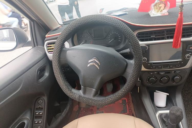 Used Citroen Elysee 2015 Zhishang Edition 1.6L Manual Fashion Model Steering Wheel