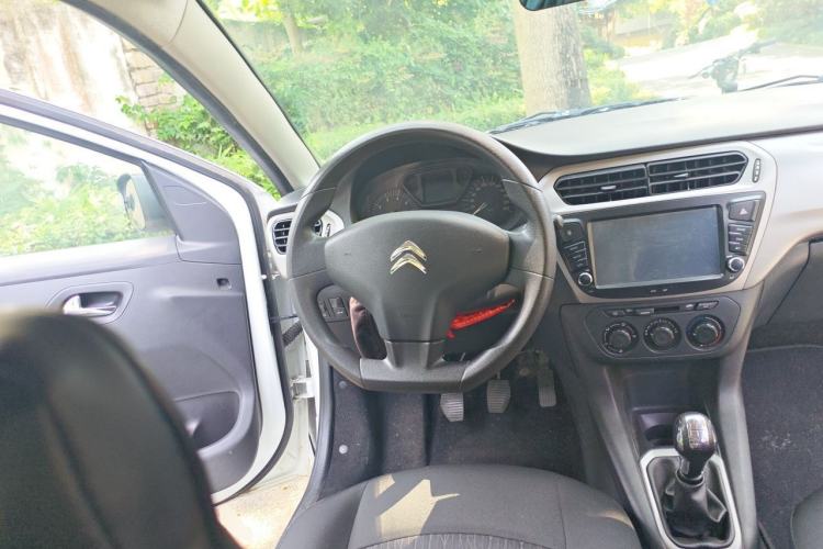 Used Citroen Elysee 2015 Zhishang Edition 1.6L Manual Fashion Model Steering Wheel