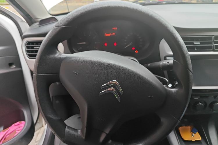 Used Citroen Elysee 2015 Zhishang Edition 1.6L Manual Fashion Model Steering Wheel