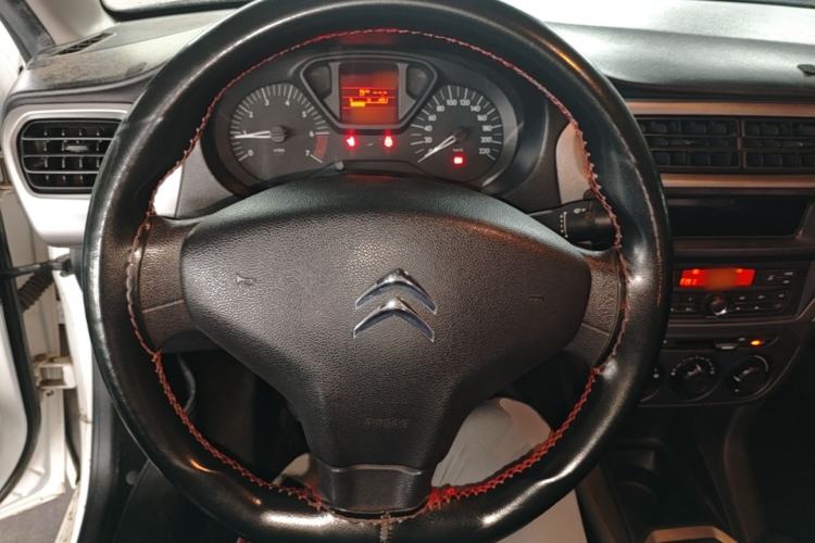 Used Citroen Elysee 2015 Zhishang Edition 1.6L Manual Fashion Model Steering Wheel