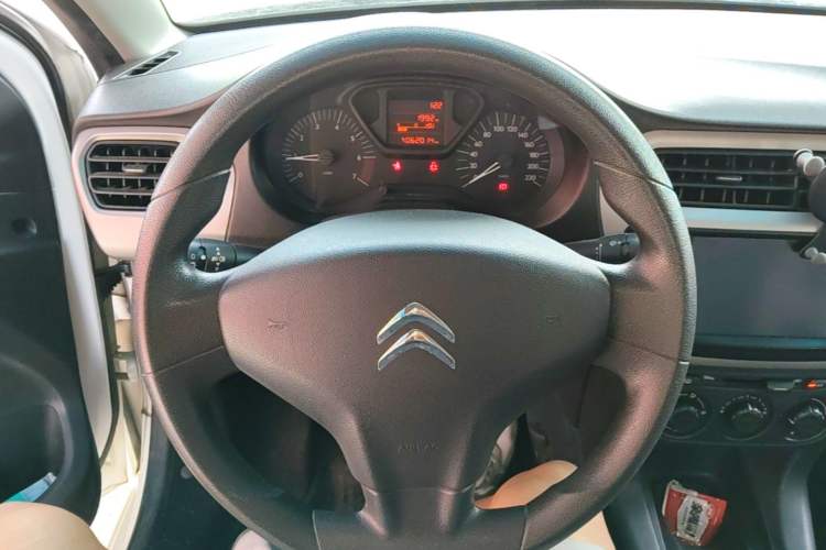 Used Citroen Elysee 2015 Zhishang Edition 1.6L Manual Fashion Model Steering Wheel