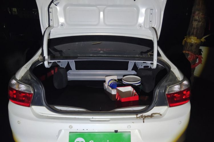 Used Citroen Elysee 2015 Zhishang Edition 1.6L Manual Fashion Model Trunk
