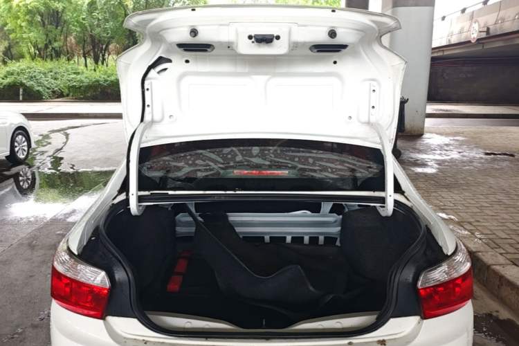 Used Citroen Elysee 2015 Zhishang Edition 1.6L Manual Fashion Model Trunk