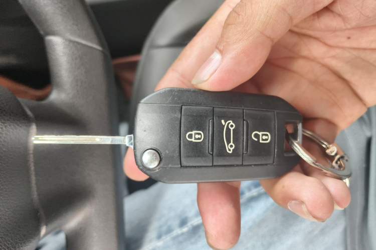 Used Citroen Elysee 2015 ZhiShang Edition 1.6L Manual Comfort Model Vehicle Key
