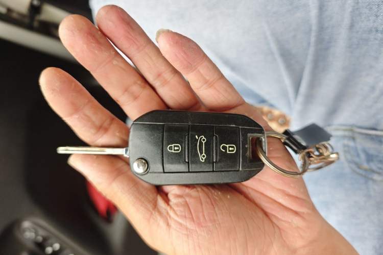 Used Citroen Elysee 2015 Zhishang Edition 1.6L Manual Fashion Model Vehicle Key