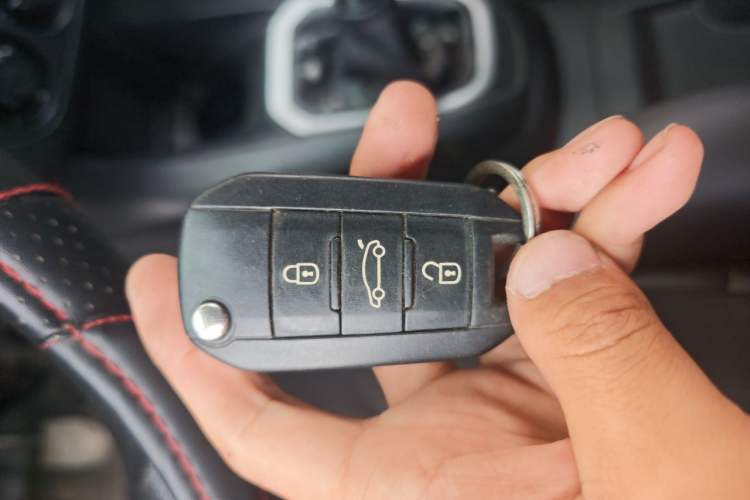 Used Citroen Elysee 2015 Zhishang Edition 1.6L Manual Fashion Model Vehicle Key