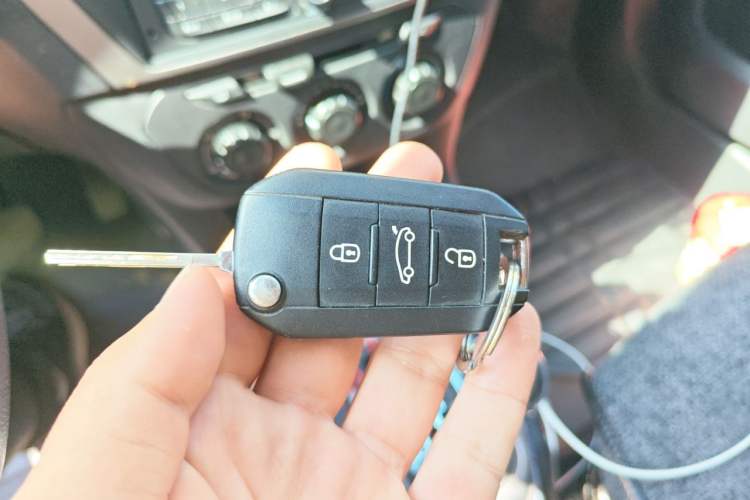 Used Citroen Elysee 2015 Qishang Edition 1.6L Automatic Fashion Model Vehicle Key