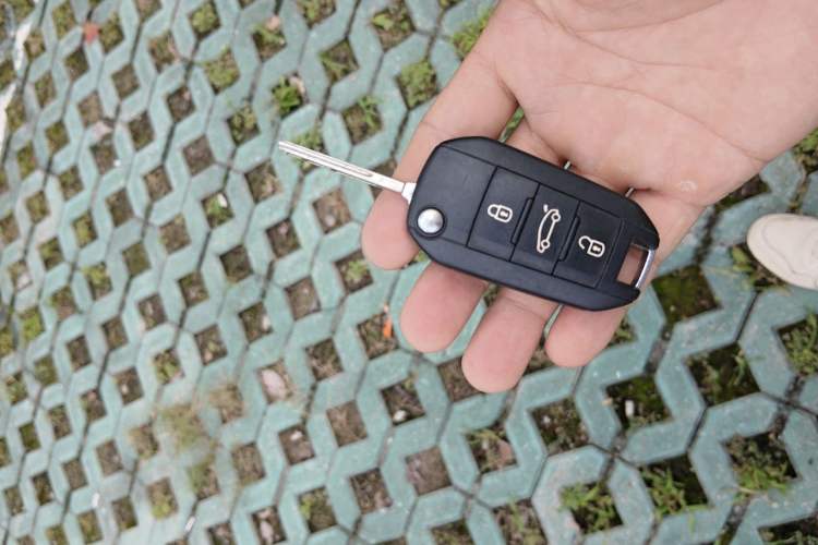 Used Citroen Elysee 2015 Zhishang Edition 1.6L Manual Fashion Model Vehicle Key