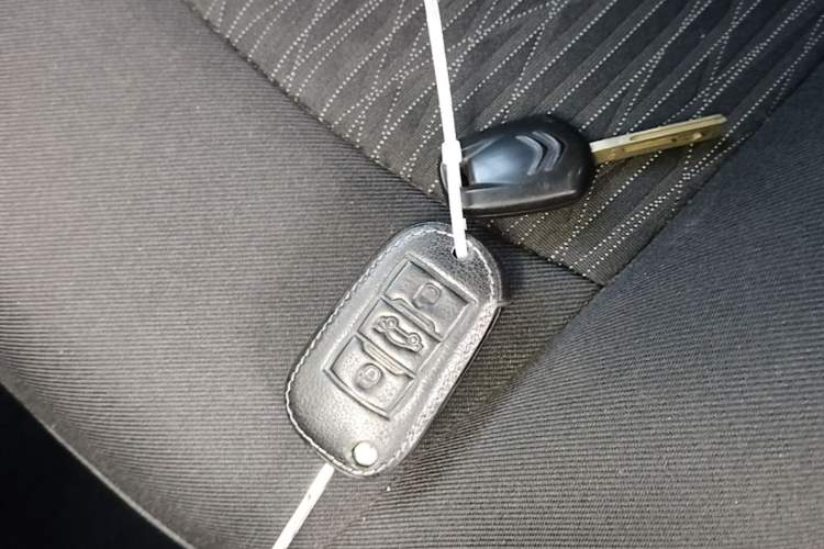 Used Citroen Elysee 2015 Zhishang Edition 1.6L Manual Fashion Model Vehicle Key