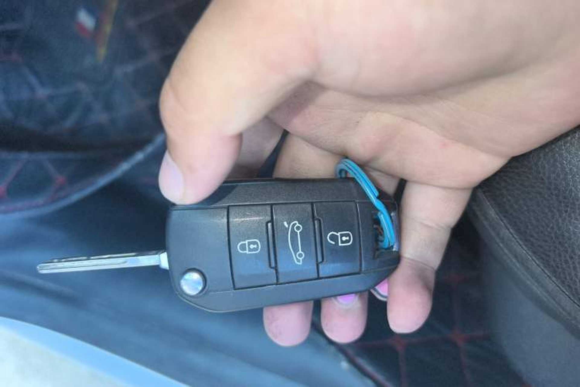 Used Citroen Elysee 2015 Qishang Edition 1.6L Automatic Fashion Model Vehicle Key