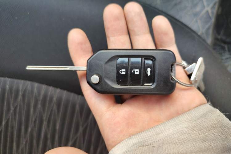 Used Citroen Elysee 2015 Zhishang Edition 1.6L Manual Fashion Model Vehicle Key