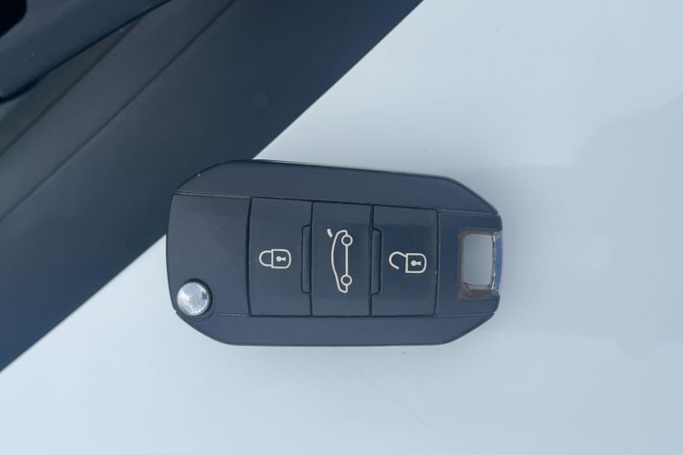 Used Citroen Elysee 2015 Qishang Edition 1.6L Automatic Fashion Model Vehicle Key