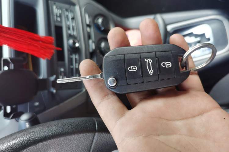 Used Citroen Elysee 2015 Qishang Edition 1.6L Automatic Fashion Model Vehicle Key