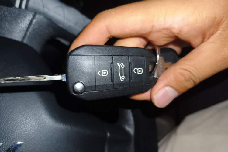 Used Citroen Elysee 2015 Qishang Edition 1.6L Automatic Fashion Model Vehicle Key