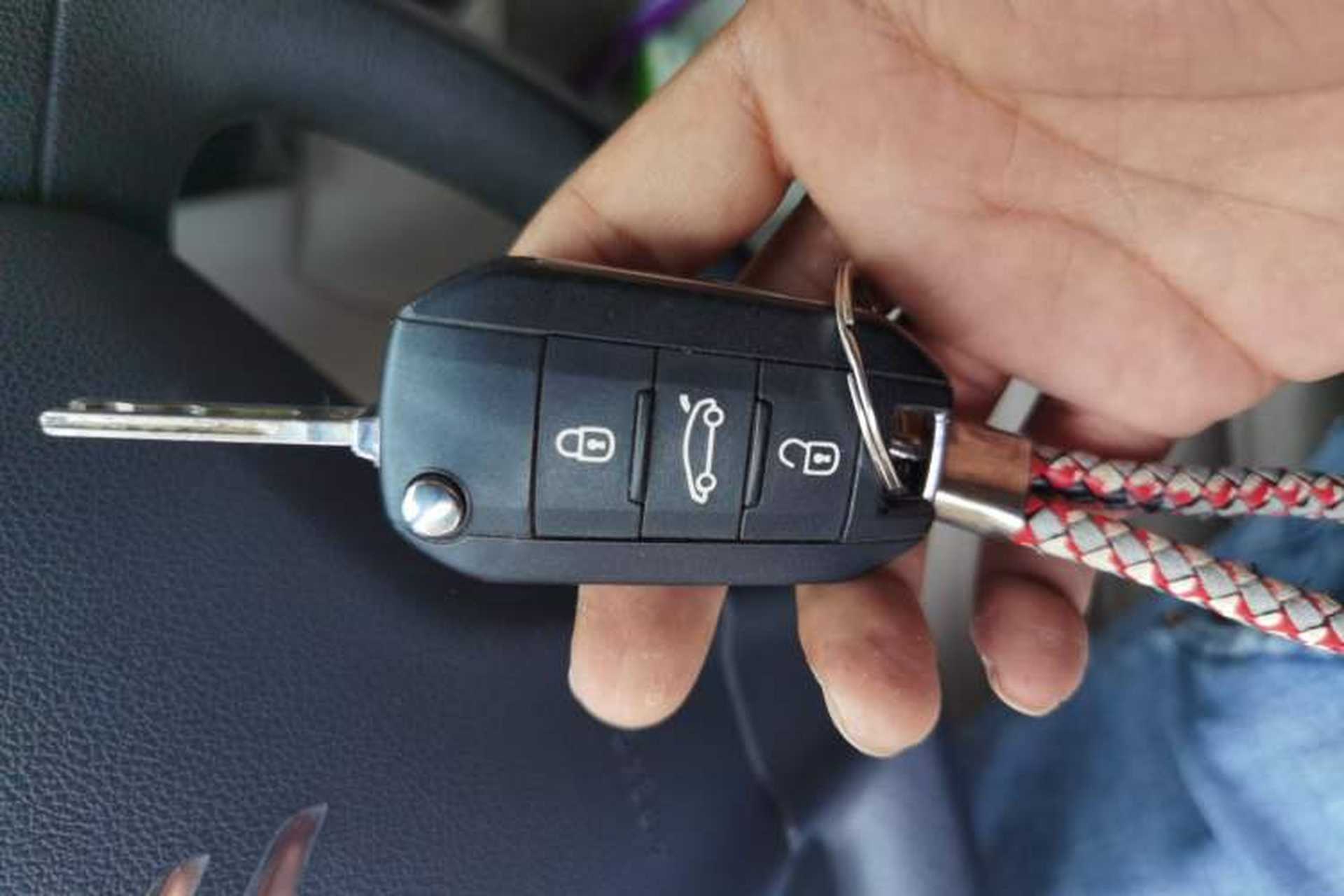 Used Citroen Elysee 2015 Zhishang Edition 1.6L Manual Fashion Model Vehicle Key