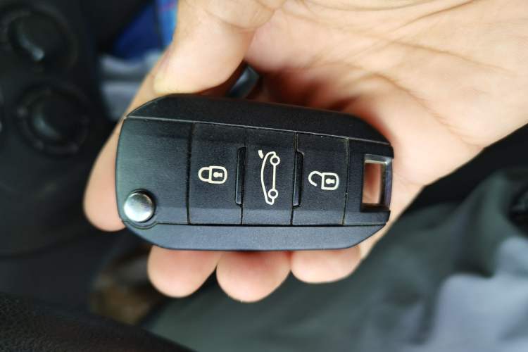 Used Citroen Elysee 2015 Zhishang Edition 1.6L Manual Fashion Model Vehicle Key