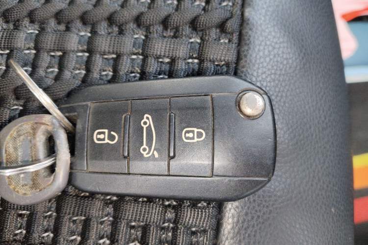 Used Citroen Elysee 2015 ZhiShang Edition 1.6L Automatic Comfort Version Vehicle Key