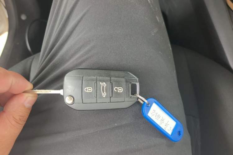 Used Citroen Elysee 2015 Zhishang Edition 1.6L Manual Fashion Model Vehicle Key