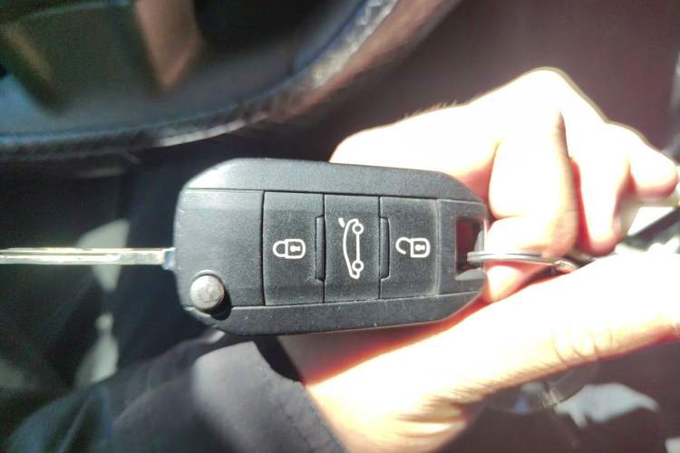 Used Citroen Elysee 2015 Qishang Edition 1.6L Automatic Fashion Model Vehicle Key