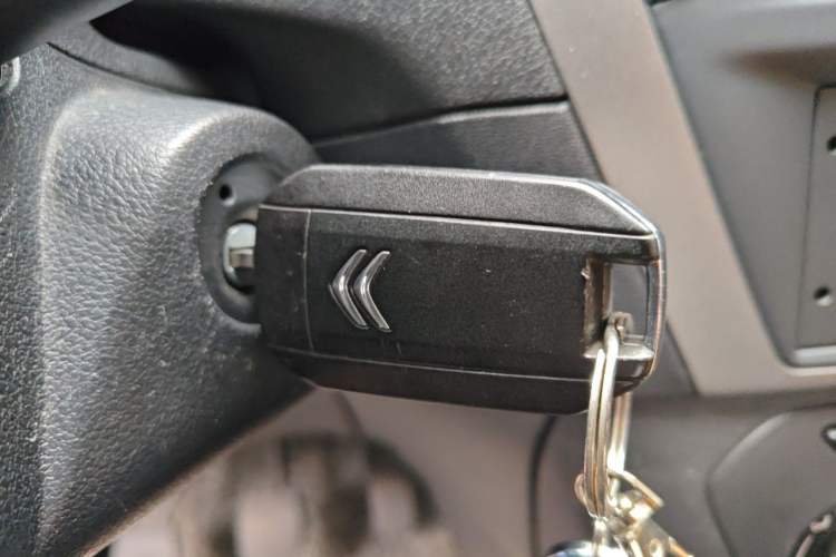 Used Citroen Elysee 2015 Zhishang Edition 1.6L Manual Fashion Model Vehicle Key