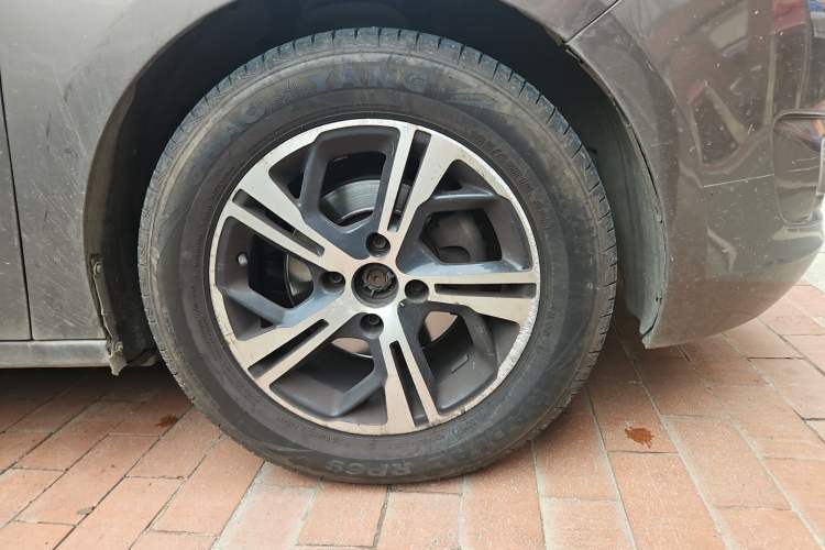 Used Citroen Elysee 2016 1.6L Automatic Fashion Model Right Front Wheel Hub