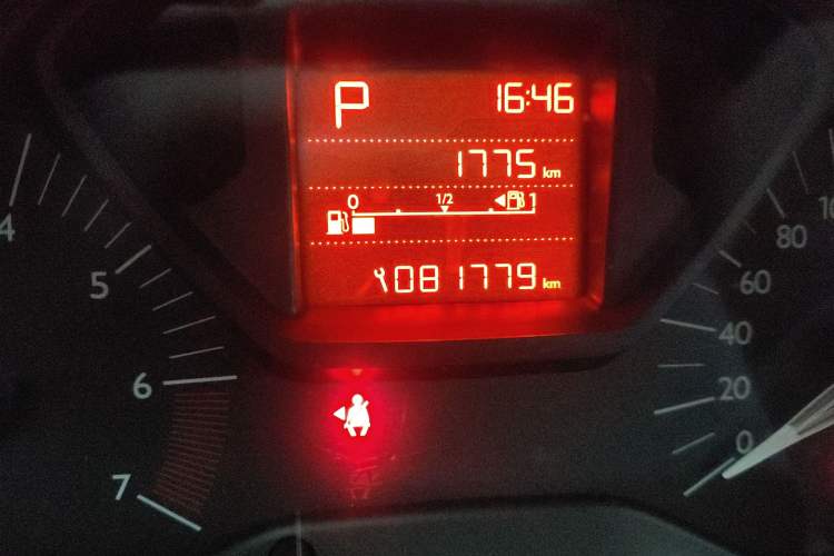 Used Citroen Elysee 2016 1.6L Automatic Fashion Model Odometer Close Up