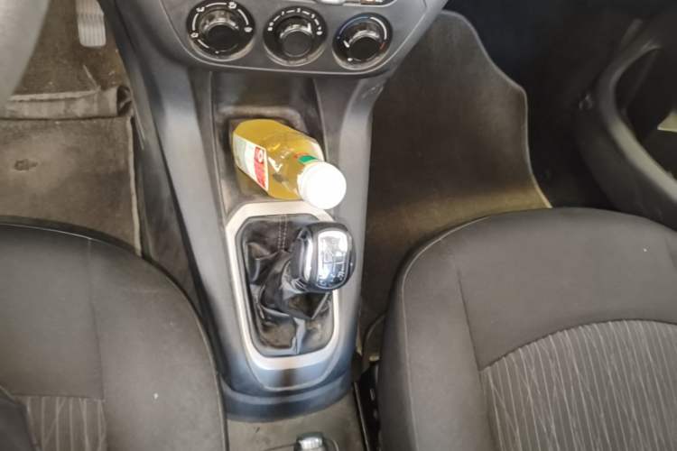 Used Citroen Elysee 2016 1.6L Manual Comfort Model Gear Lever