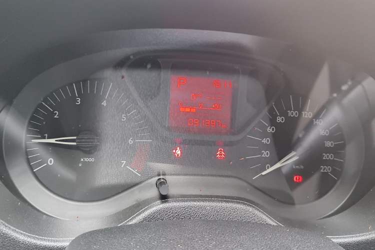 Used Citroen Elysee 2016 1.6L Automatic Fashion Model Odometer Close Up