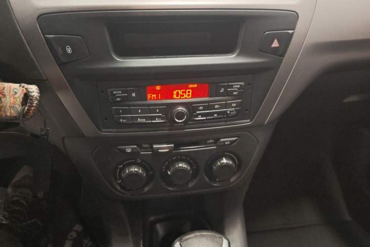 Used Citroen Elysee 2016 1.6L Automatic Fashion Model Audio And AC Panel