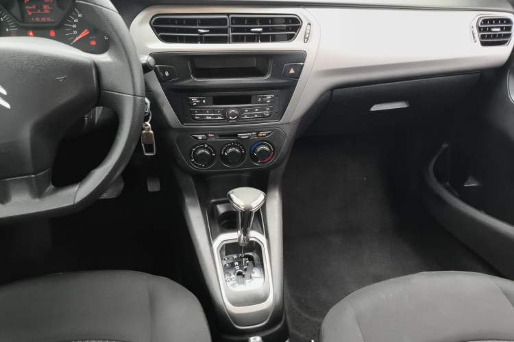 Used Citroen Elysee 2016 1.6L Automatic Fashion Model Audio And AC Panel