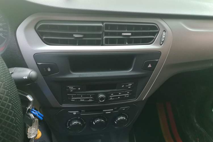 Used Citroen Elysee 2016 1.6L Automatic Fashion Model Audio And AC Panel