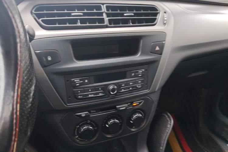 Used Citroen Elysee 2016 1.6L Automatic Fashion Model Audio And AC Panel