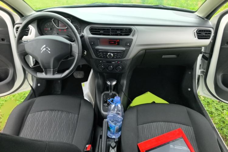 Used Citroen Elysee 2016 1.6L Automatic Comfort Model Center Console