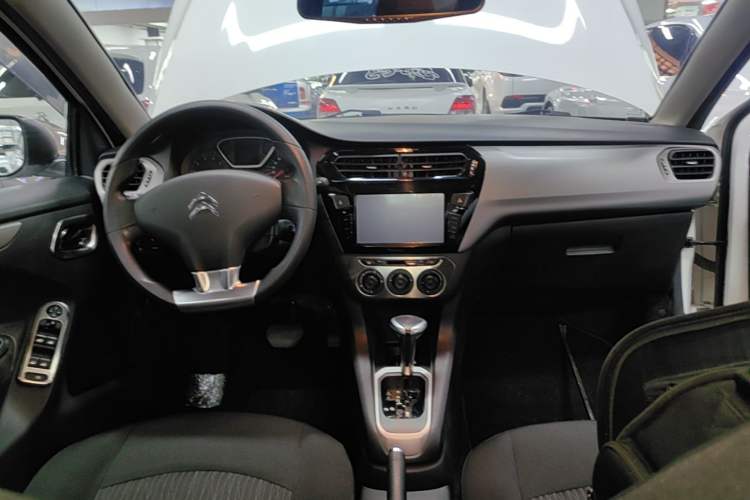 Used Citroen Elysee 2016 1.6L Automatic Comfort Model Center Console