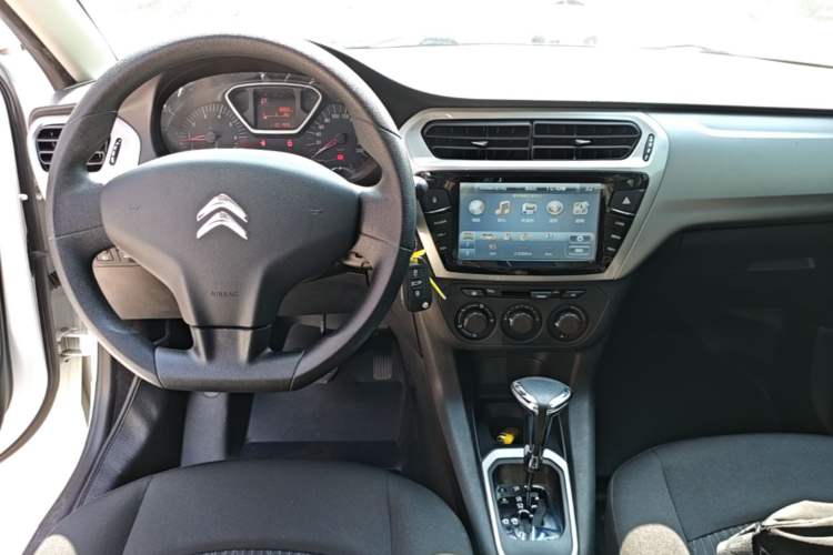 Used Citroen Elysee 2016 1.6L Automatic Comfort Model Center Console