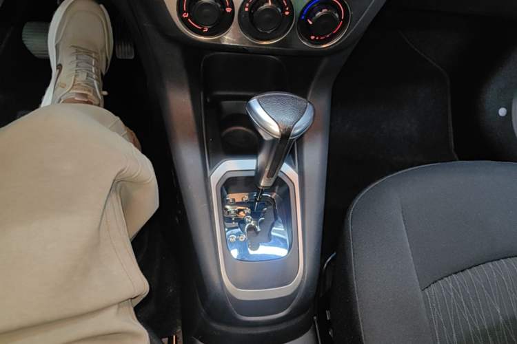 Used Citroen Elysee 2016 1.6L Automatic Comfort Model Gear Lever