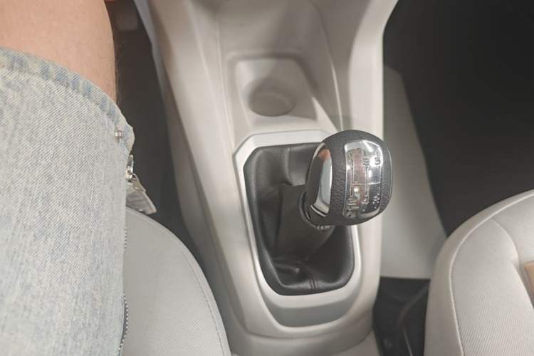 Used Citroen Elysee 2016 1.6L Manual Fashion Edition Gear Lever