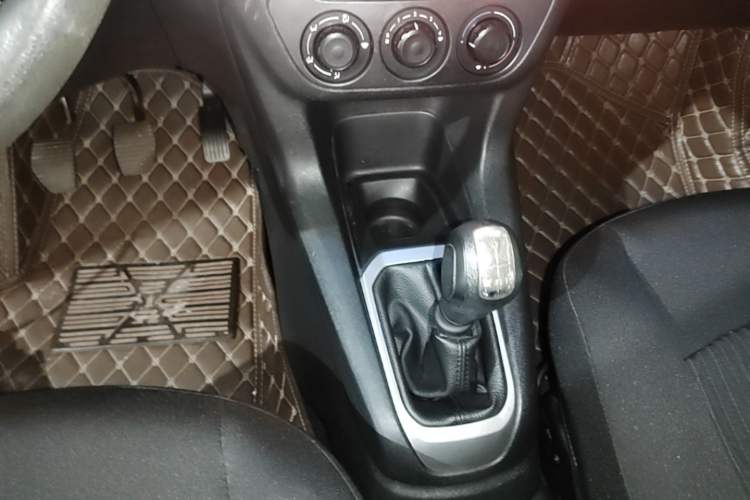 Used Citroen Elysee 2016 1.6L Manual Fashion Edition Gear Lever