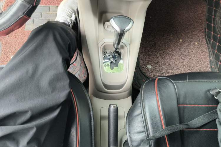 Used Citroen Elysee 2016 1.6L Automatic Comfort Model Gear Lever