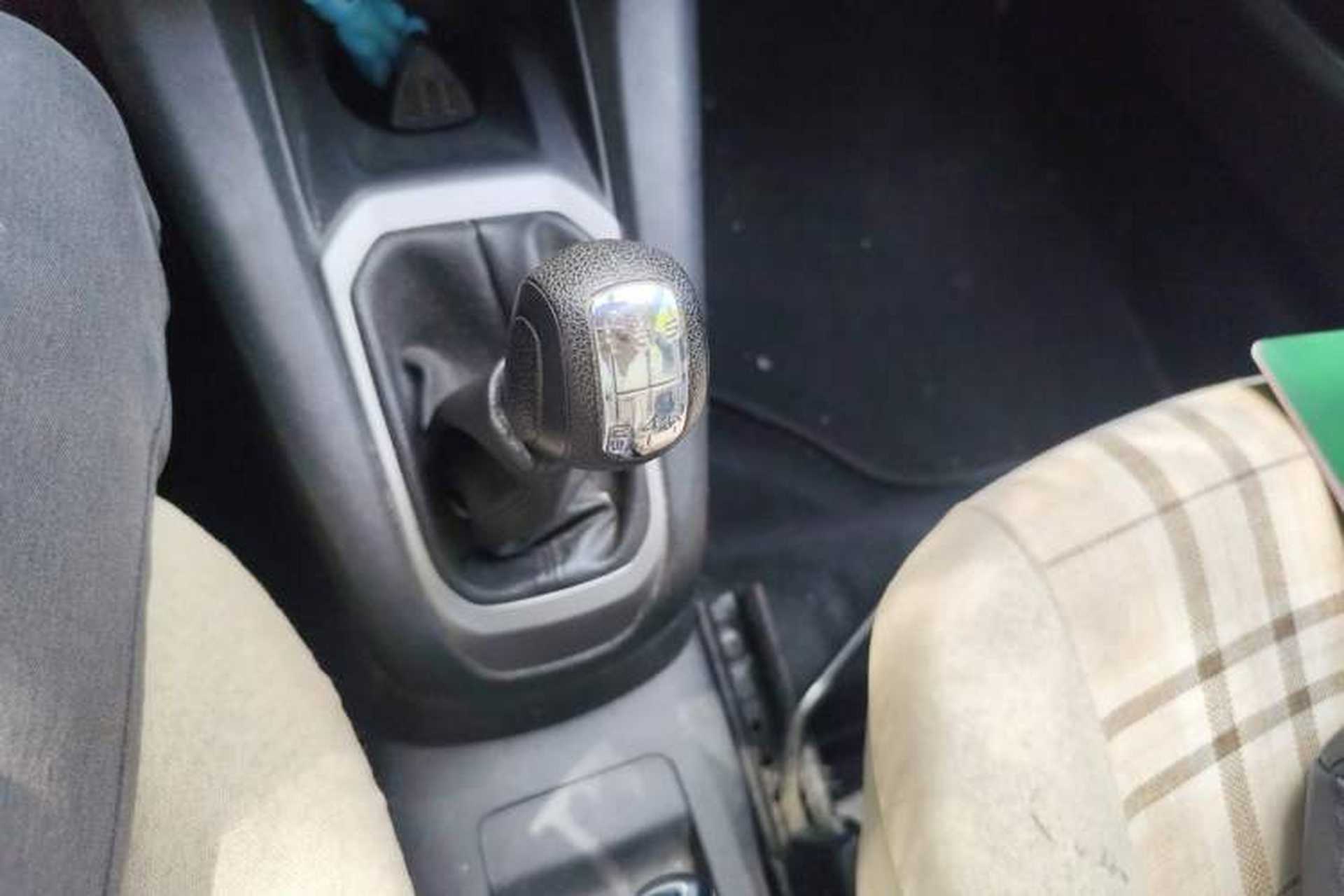 Used Citroen Elysee 2016 1.6L Manual Comfort Model Gear Lever