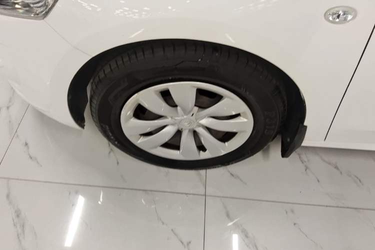 Used Citroen Elysee 2016 1.6L Automatic Fashion Model Left Front Wheel Hub