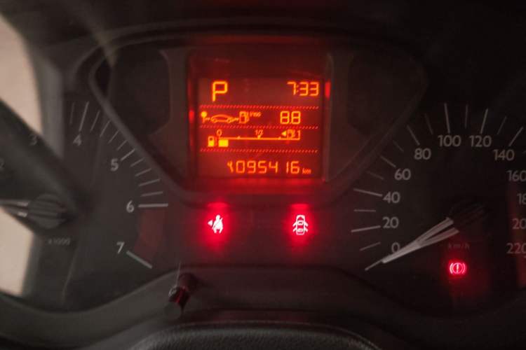 Used Citroen Elysee 2016 1.6L Automatic Fashion Model Odometer Close Up