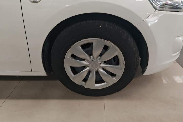 Used Citroen Elysee 2016 1.6L Automatic Fashion Model Right Front Wheel Hub