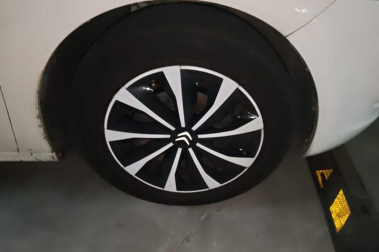 Used Citroen Elysee 2016 1.6L Automatic Fashion Model Right Front Wheel Hub