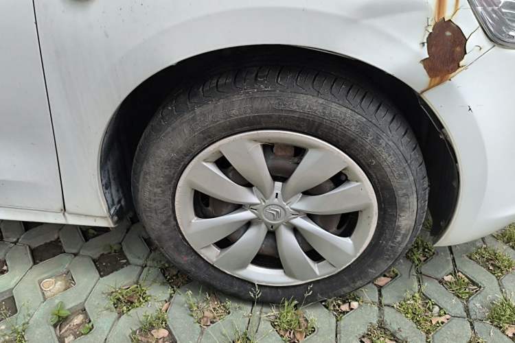 Used Citroen Elysee 2016 1.6L Manual Fashion Edition Right Front Wheel Hub